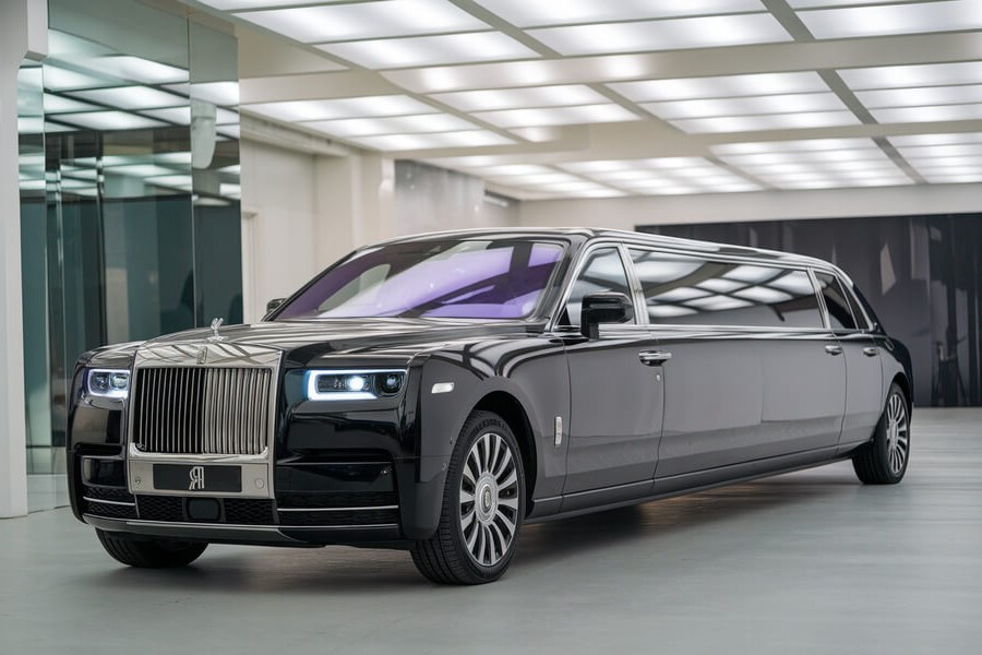 Rolls Royce Limo exterior