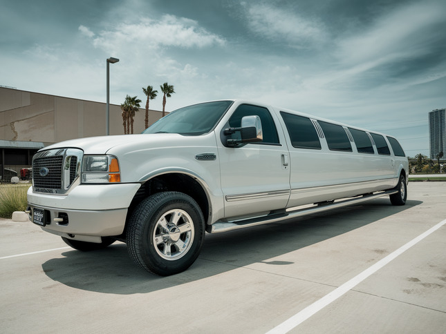 Excursion Limo exterior